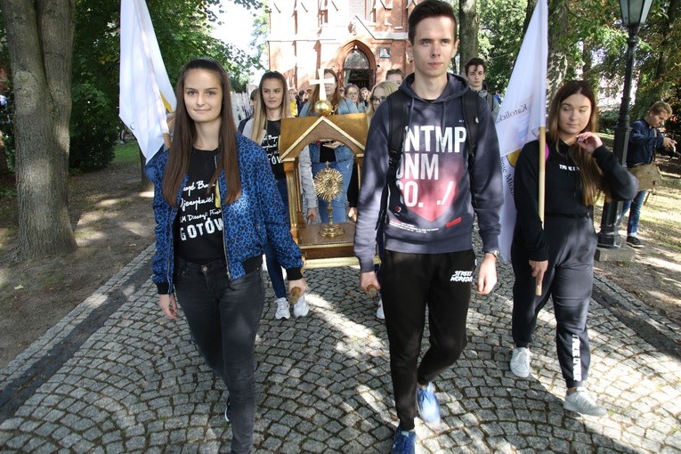 Rostkowo. Pielgrzymka młodzieży
