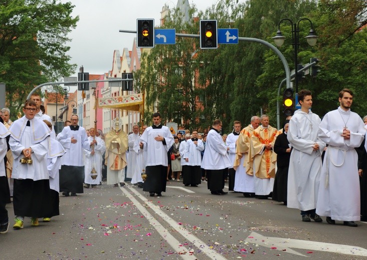Procesja Bożego Ciała i Msza Święta w katedrze elbląskiej