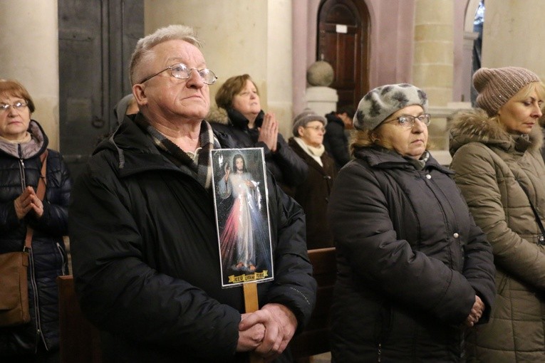 22 lutego - Pielgrzymi w katedrze płockiej cz. 1