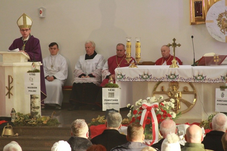 Symboliczny grób biskupów męczenników w Działdowie