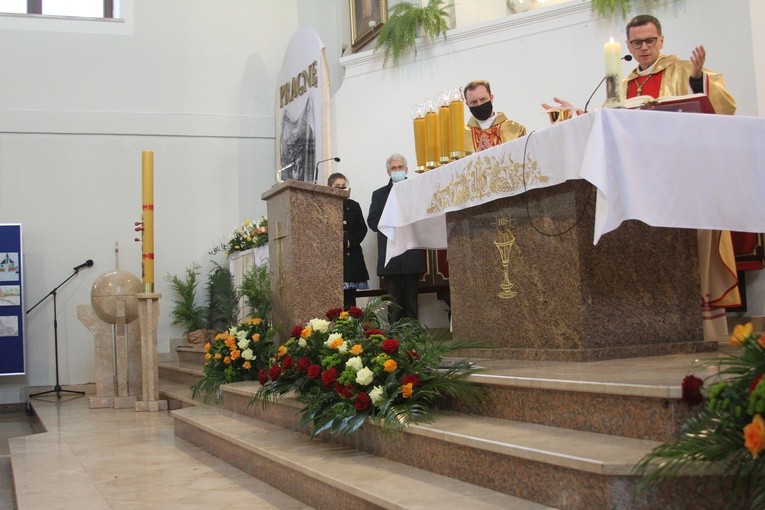 Skępe. Jubileusz parafii i konsekracja ołtarza