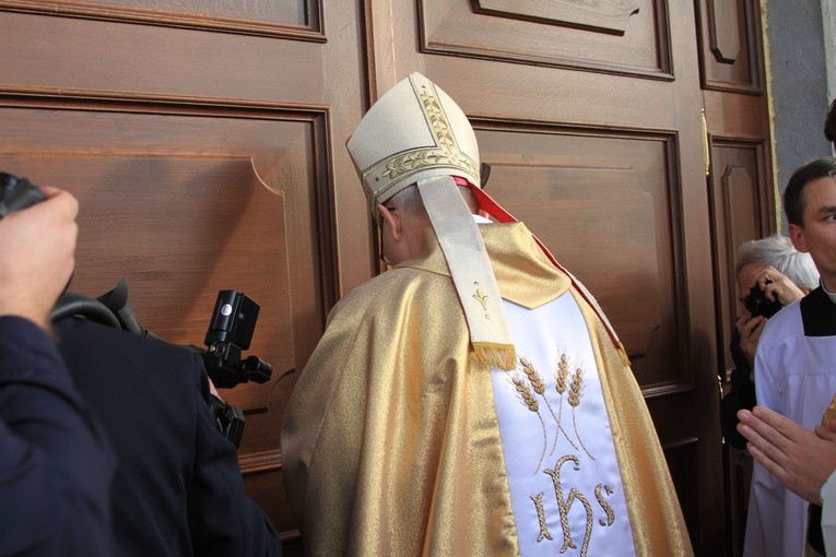 Poświęcenie kościoła w Płocku. Część 1