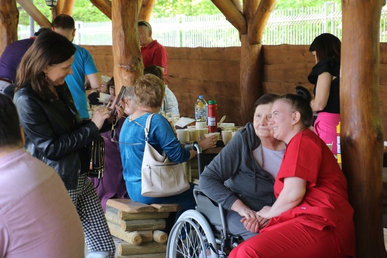 Sikórz. Piknik w Leonianum