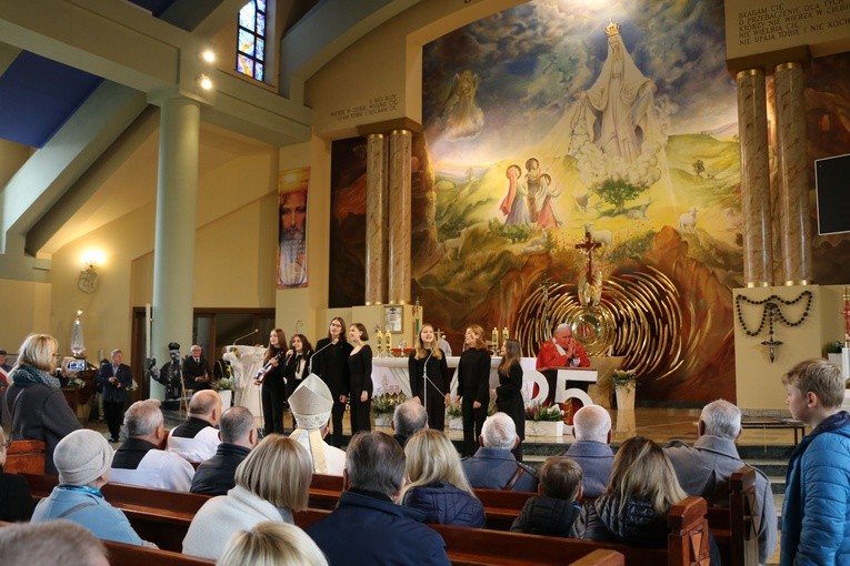 Ciechanów. Uroczystości w parafii MB Fatimskiej