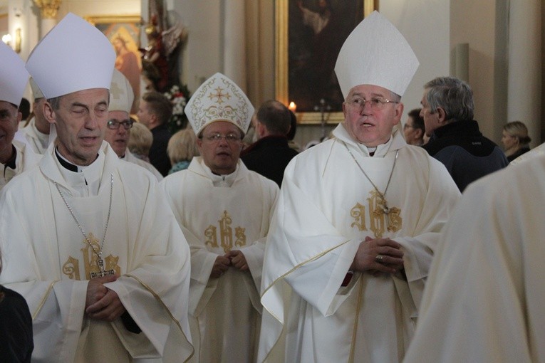 Episkopat w Płocku. Msza w kolegiacie