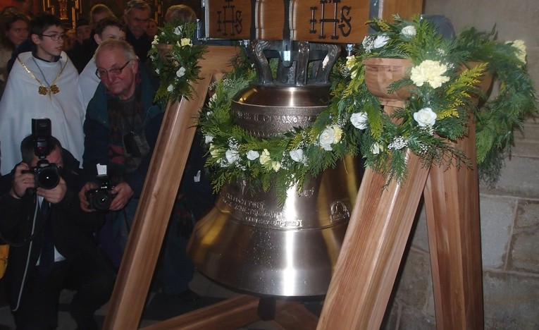 Dzwon Jan Paweł II w kościele św. Krzyża