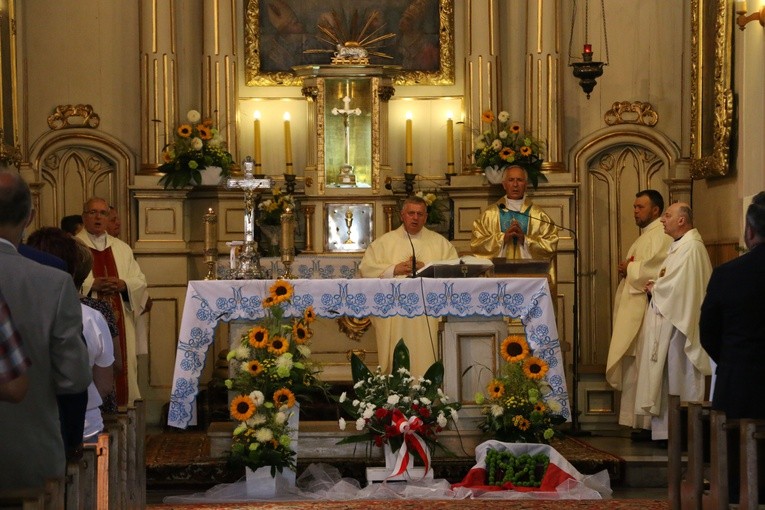 Wyszogród. Poświęcenie odnowionego nagrobka ułana Jana Mąkowskiego