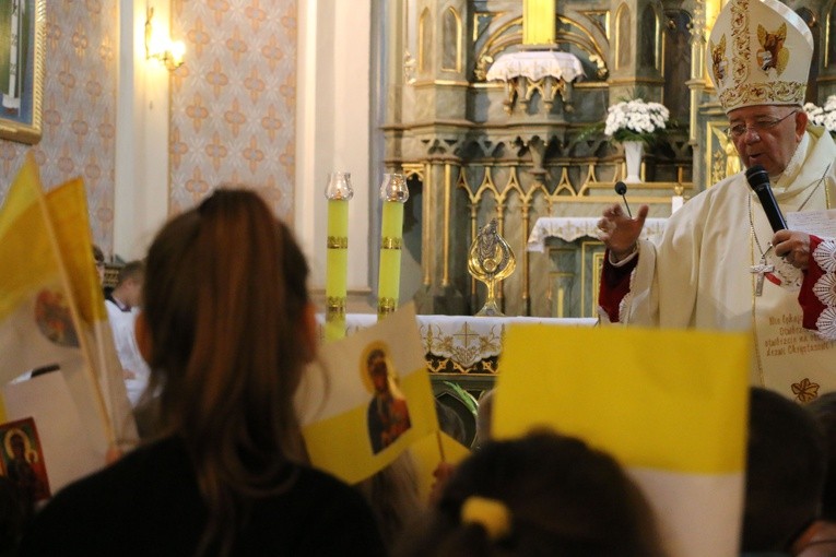 Raciąż. Wprowadzenie relikwii Jana Pawła II 