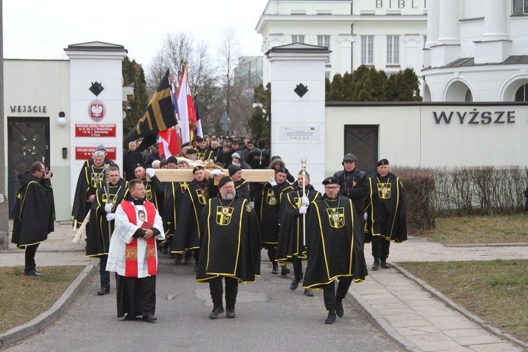 Płock. Rekolekcje Rycerzy JP II - Droga Krzyżowa
