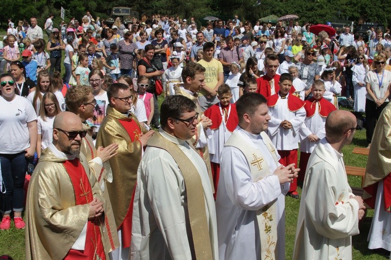 Ministranci i dzieci komunijne w Czerwińsku
