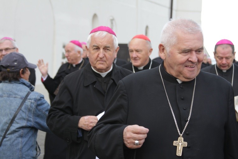 Episkopat w Płocku. Msza w kolegiacie