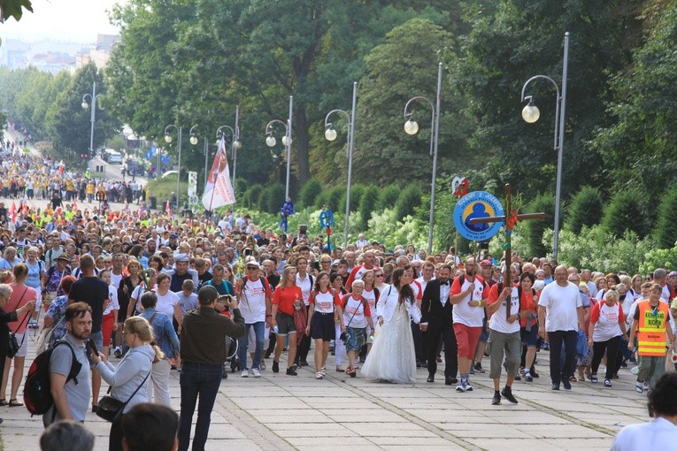 Pielgrzymka na Jasną Górę. Wejście na szczyt