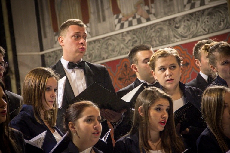 Muzyka pod łukowym sklepieniem