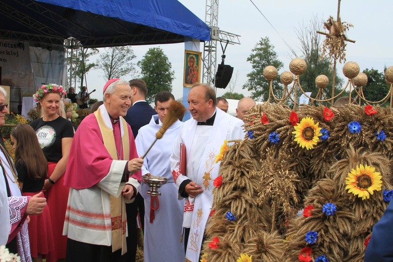 Karniewo. Dożynki diecezjalne cz. 1