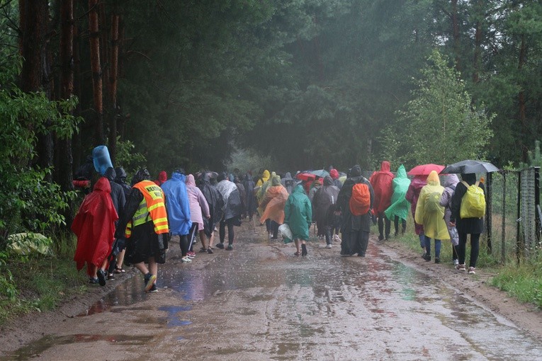 Pielgrzymka na Jasną Górę. Pierwszy dzień cz. 2