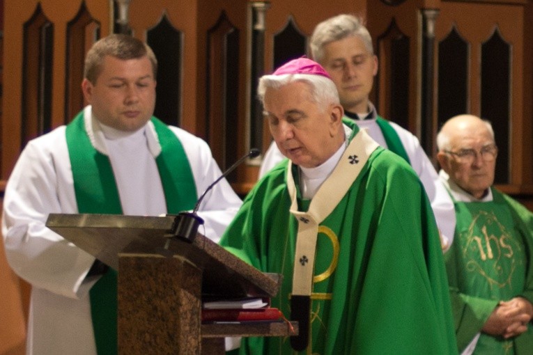 Msza św. dziękczynna w 100-lecie kościoła NMP Królowej Polski