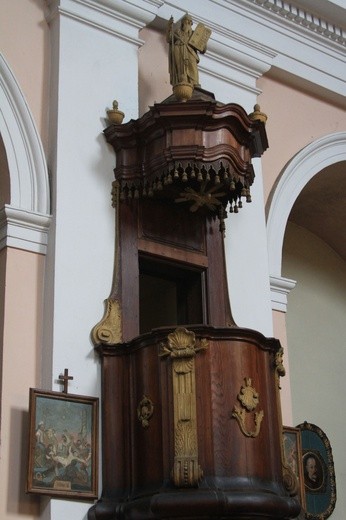 Zabytkowy kościół w Szczawinie Kościelnym