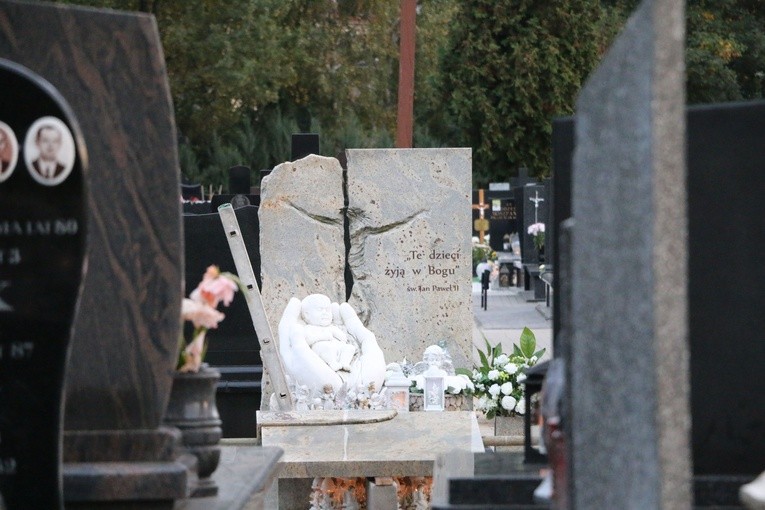 Płońsk. Pochówek dzieci zmarłych przed narodzeniem