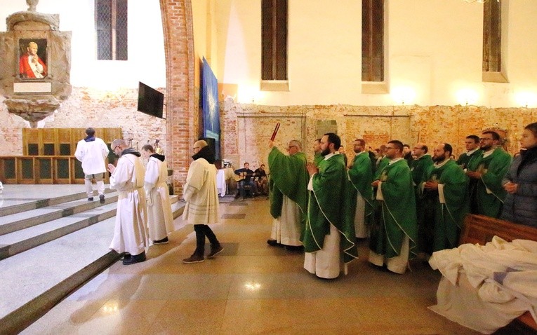 Prabuty. Czuwanie młodzieży diecezji elbląskiej