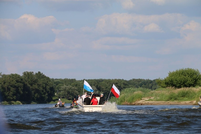 Czerwińsk n. Wisłą. Różaniec z bp. Piotrem Liberą