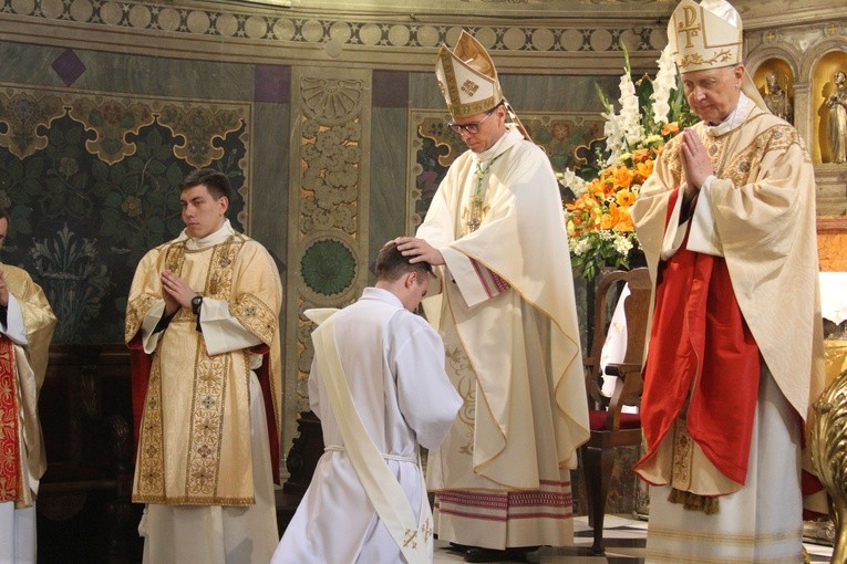 Płock. Święcenia kapłańskie - część 2.