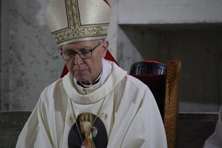 - Ostatecznie w naszym życiu liczy się miłosierdzie: to doświadczone i to ofiarowane - powiedział w Sendeniu k. Płocka biskup Libera.