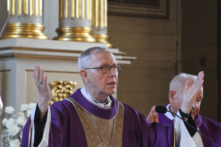 Lekowo. Pogrzeb ks. Tadeusza Fijałkowskiego