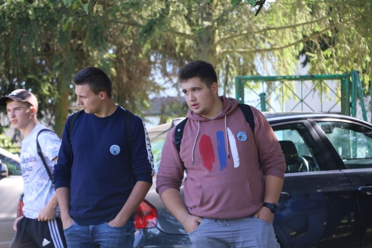 Pielgrzymka młodych z Rypina do Obór