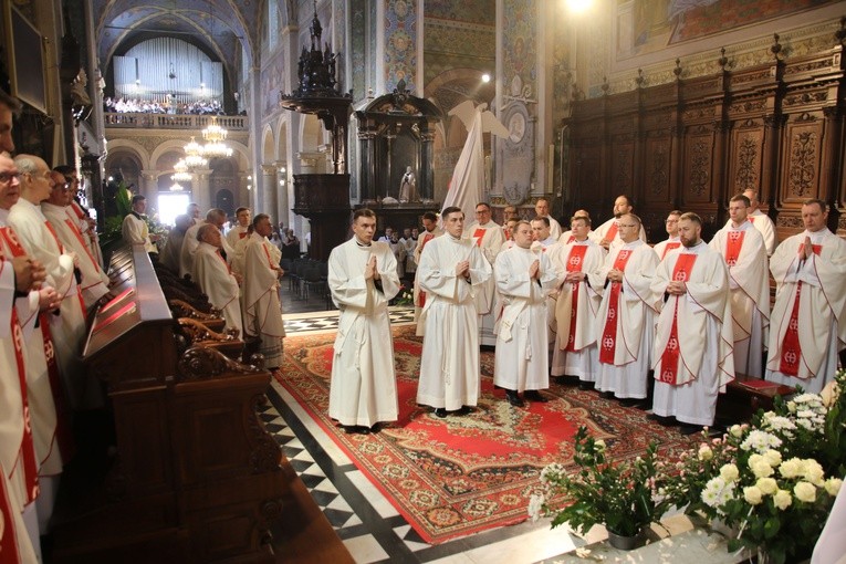 Płock. Święcenia kapłańskie - cz. 2