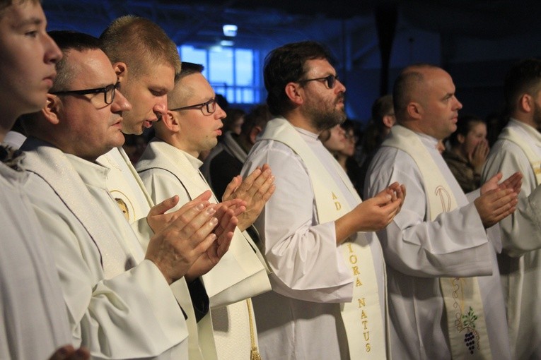 Pielgrzymka młodzieży z Rostkowa do Przasnysza - cz. 2