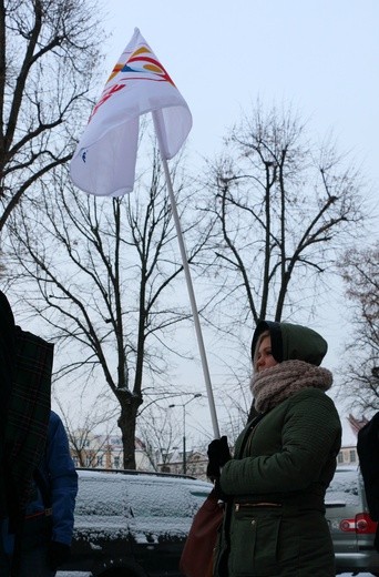 "Piętnasta" pod bramą więzienia