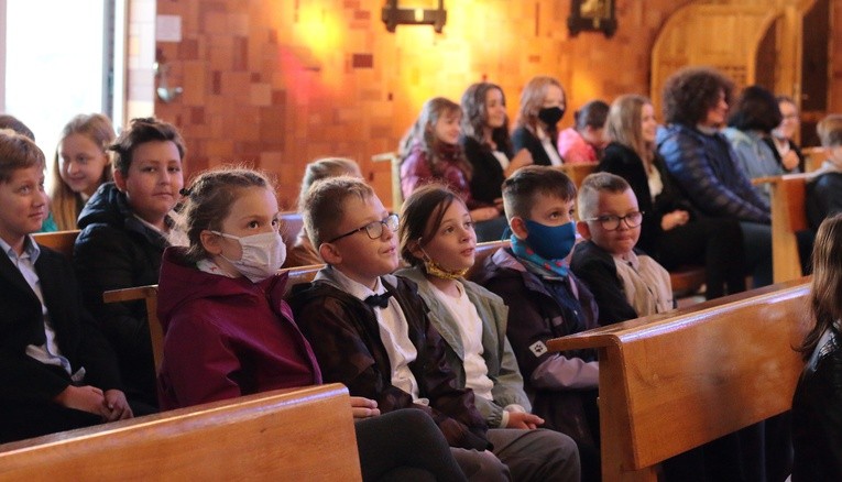 Przekazanie nowego sztandaru SP nr 12 w Elblągu