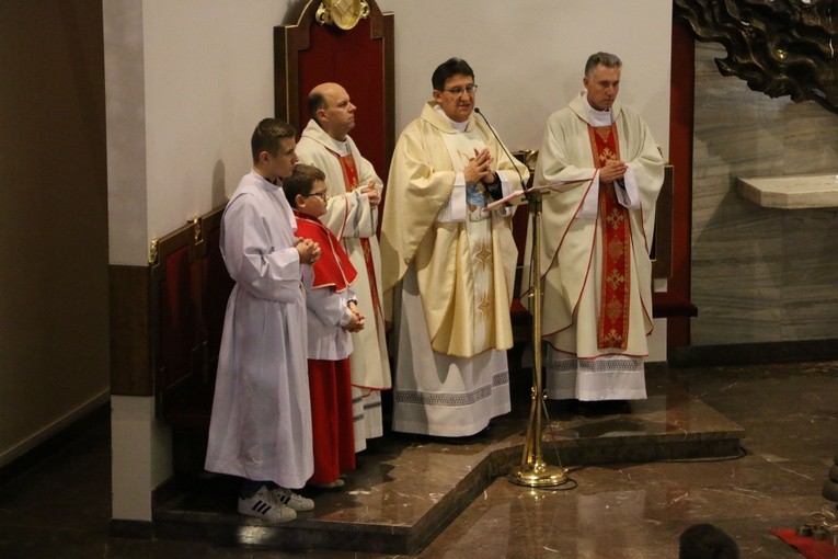 Płońsk. Msza św. inaugurująca Orszak Trzech Króli i Rok św. Jana Pawła II 