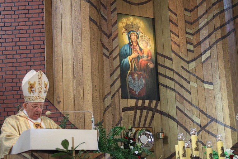 Pomnik bł. ks. J. Popiełuszki w Mławie