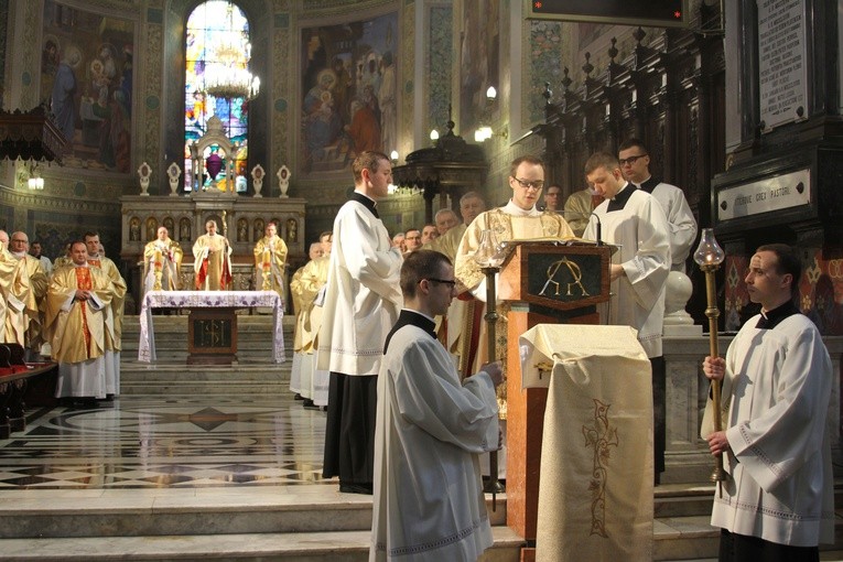Msza krzyżma cz. 1