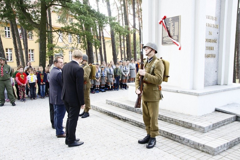 Odsłonięcie tablicy zamordowanych harcerzy w Lublińcu