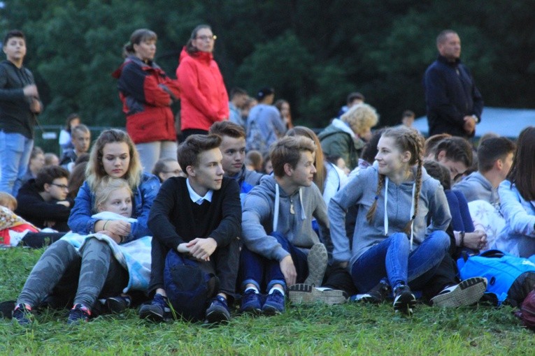 Pielgrzymka młodzieży. Część 2