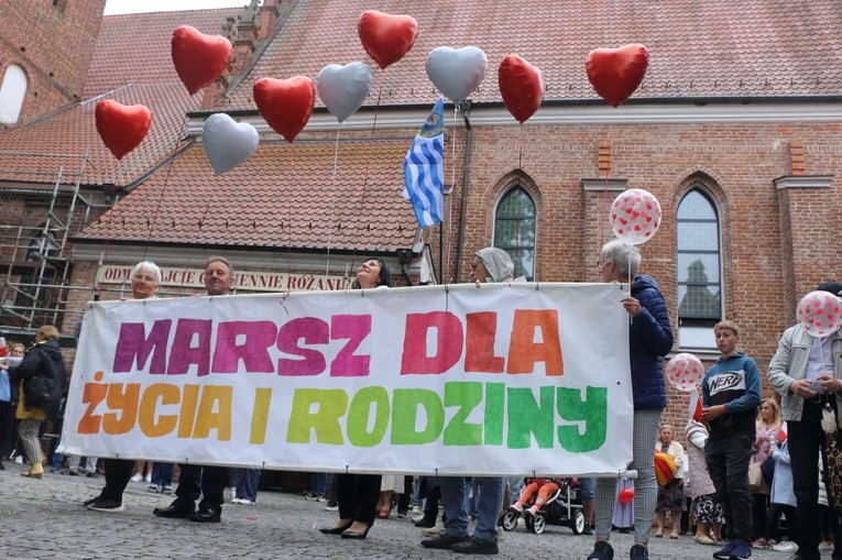 Iława. Korowód w obronie rodziny