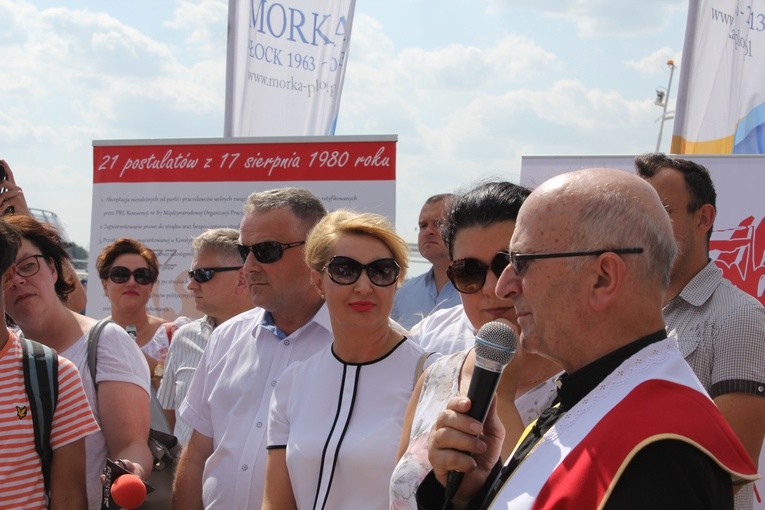 Tratwa "Wolność" na wodach Wisły