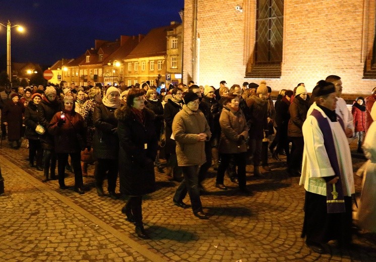 Droga Krzyżowa ulicami Nowego Stawu