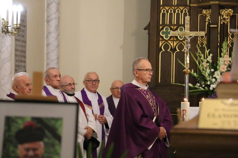 Stara Wrona. Uroczystości pogrzebowe ks. kan. Wawrzyńca Ulanowskiego