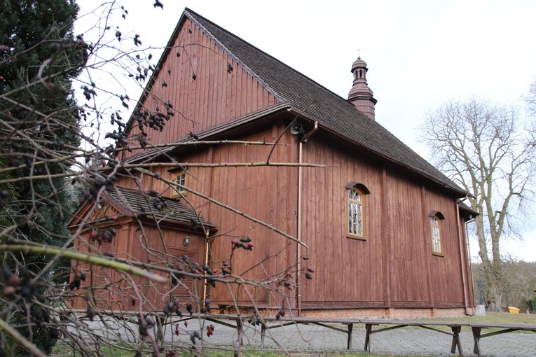 Zabytkowy kościół w Słupnie był świadkiem bolesnych wydarzeń internowania obu biskupów.