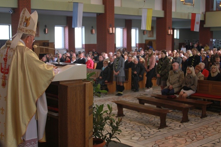 Pomnik bł. ks. J. Popiełuszki w Mławie