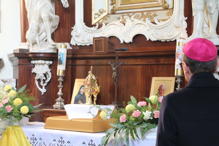 Pułtusk. Jubileusz parafii św. Józefa i wprowadzenie relikwii św. Jana Pawła II