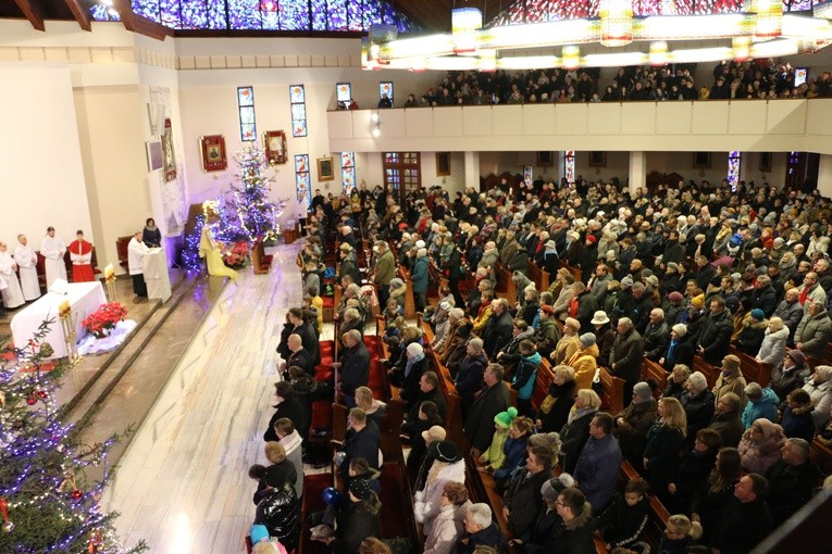 Płońsk. Msza św. inaugurująca Orszak Trzech Króli i Rok św. Jana Pawła II 