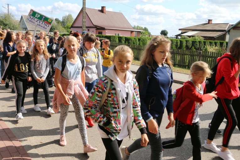 Rostkowo. Pielgrzymka dzieci (część II)