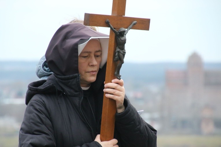 Płock. Droga Krzyżowa na Tumach