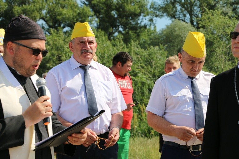 Czerwińsk n. Wisłą. Różaniec z bp. Piotrem Liberą