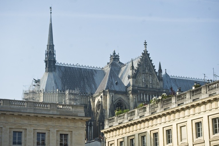 Francja: Biskupi sprzedadzą dobra kościelne, by zadośćuczynić ofiarom pedofilii