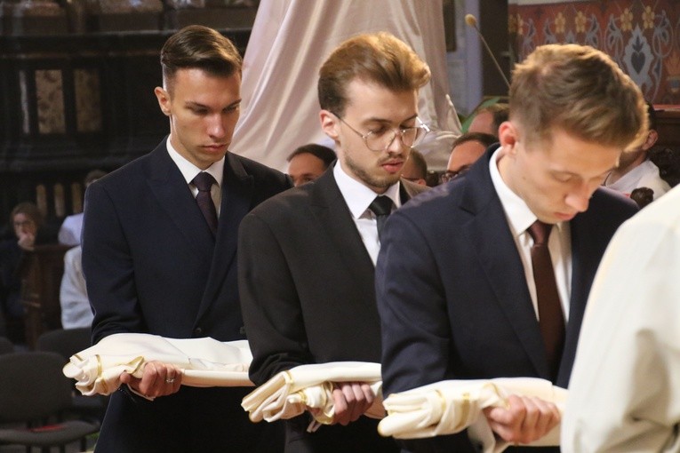 Płock. Święcenia kapłańskie - cz. 1